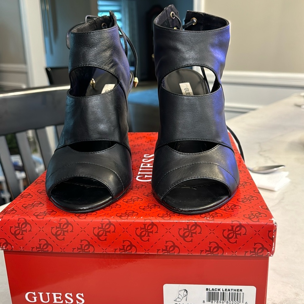 Guess Ollay Corset Cut Out Tie Heels
Black Leather Sandals Size 8